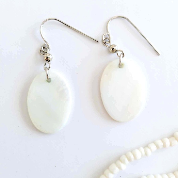 Vintage White Seed Bead Bracelets & Natural White Shell Dangle Earrings - Picture 5 of 6